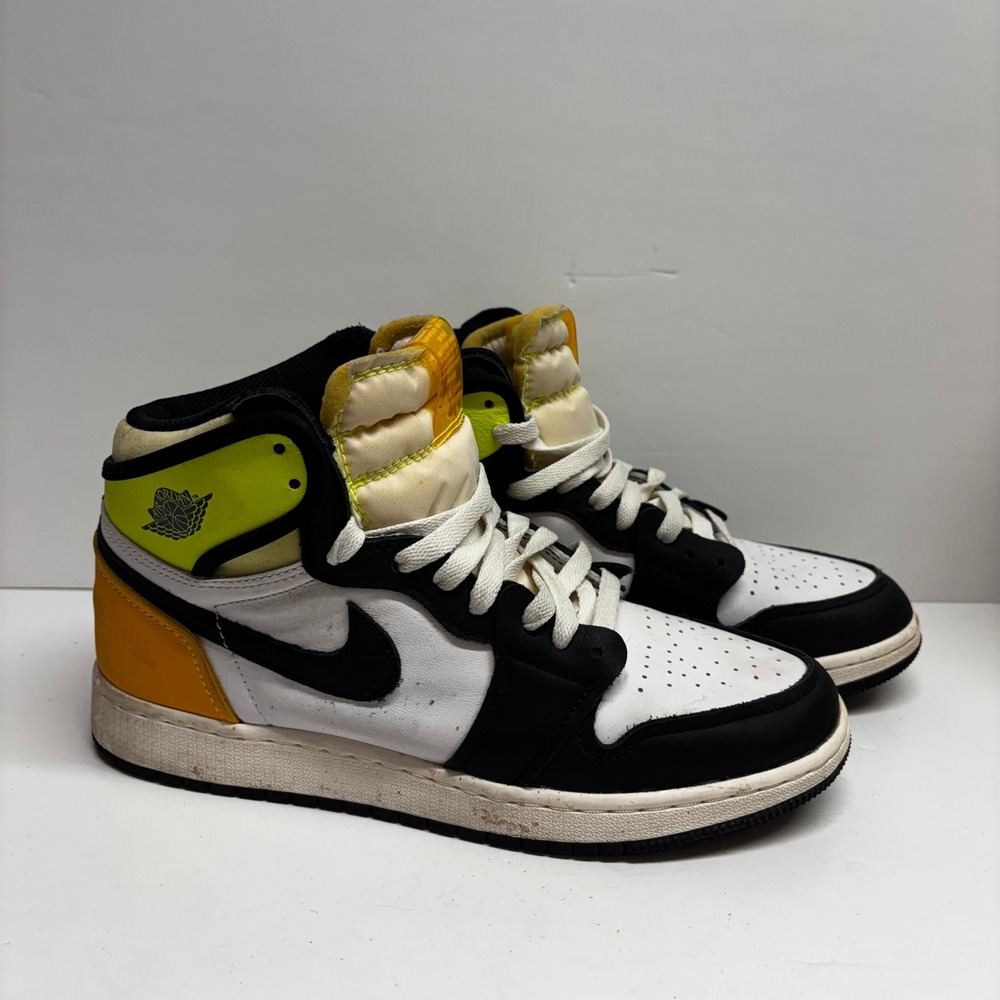 Nike Air Jordan 1 Retro High OG Volt Gold GS Size 7Y Sneakers 575441-118